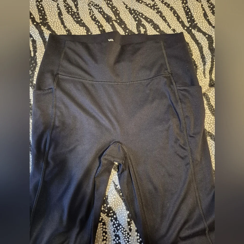 Black High-Waisted Leggings - Picture 2 of 4